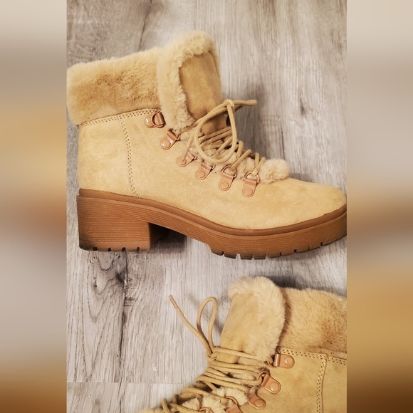 A New Day Betsy Faux fur-Lined Hiking Combat Boots Tan Camel Beige Size 7.5 - Picture 3 of 7